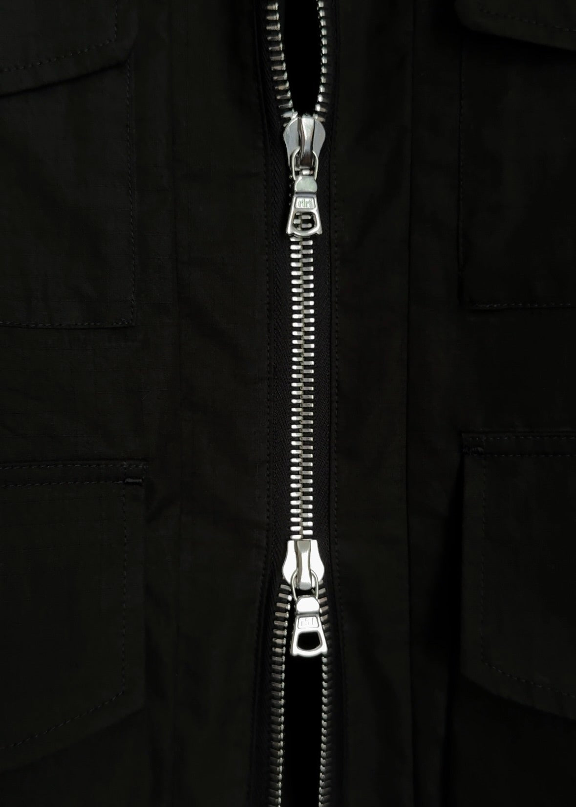 PHOTO OF NEVERSTRUGGLED BDU JACKET 2 WAY ZIPPER DETAIL